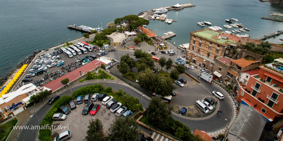 Der Hafen von Sorrent, Italien